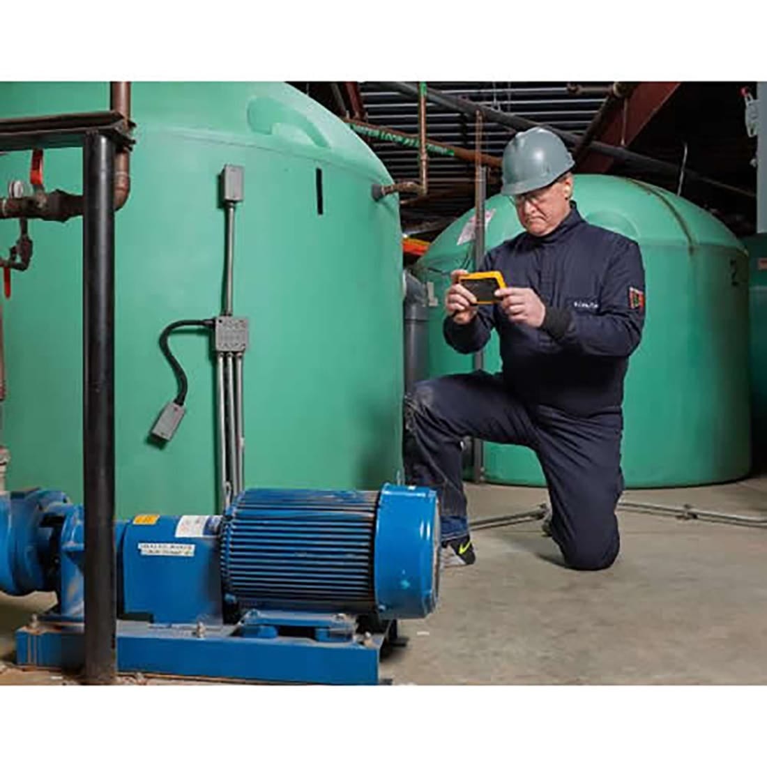 Fluke PTi120 pocket thermal imager capturing a blended IR-Fusion image